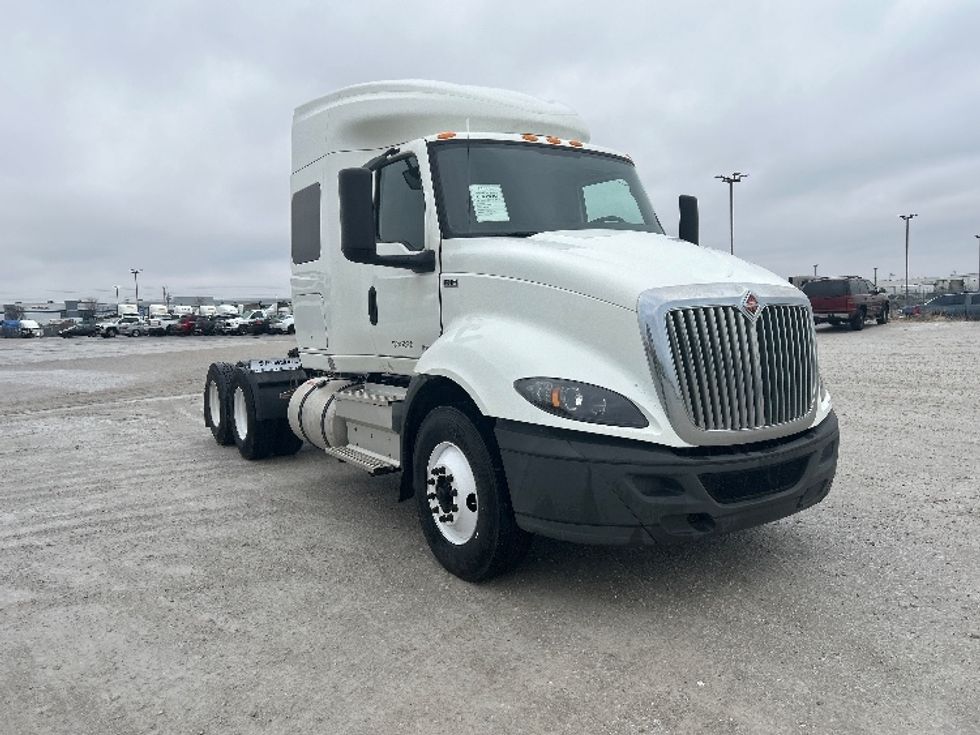 Sleeper Tractor-Heavy Duty Tractors-International-2020-RH613-Sturtevant-WI-293,363\n\t\tmiles-$ 46,750 - Image 1