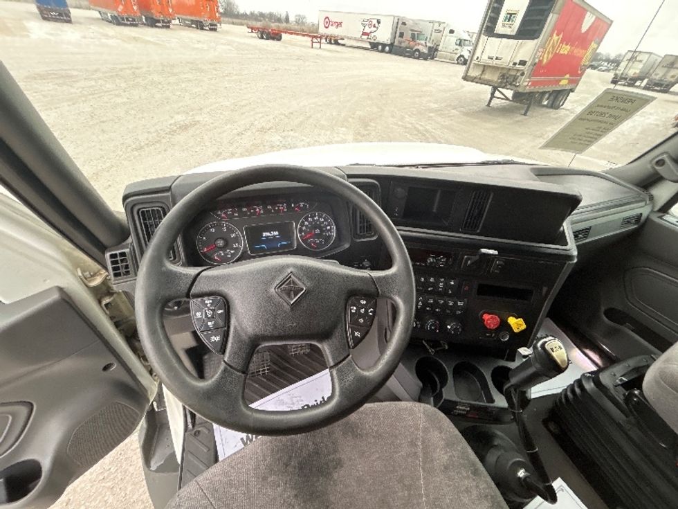 Sleeper Tractor-Heavy Duty Tractors-International-2020-RH613-Sturtevant-WI-293,363\n\t\tmiles-$ 46,750 - Image 11