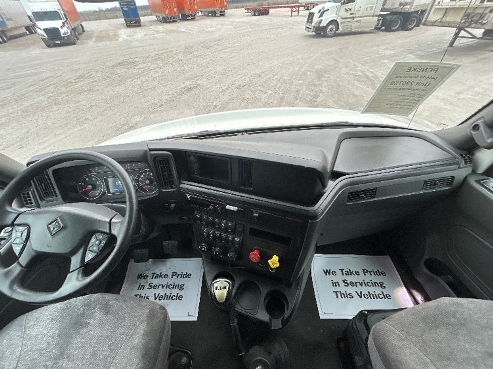Sleeper Tractor-Heavy Duty Tractors-International-2020-RH613-Sturtevant-WI-293,363\n\t\tmiles-$ 46,750 - Image 12
