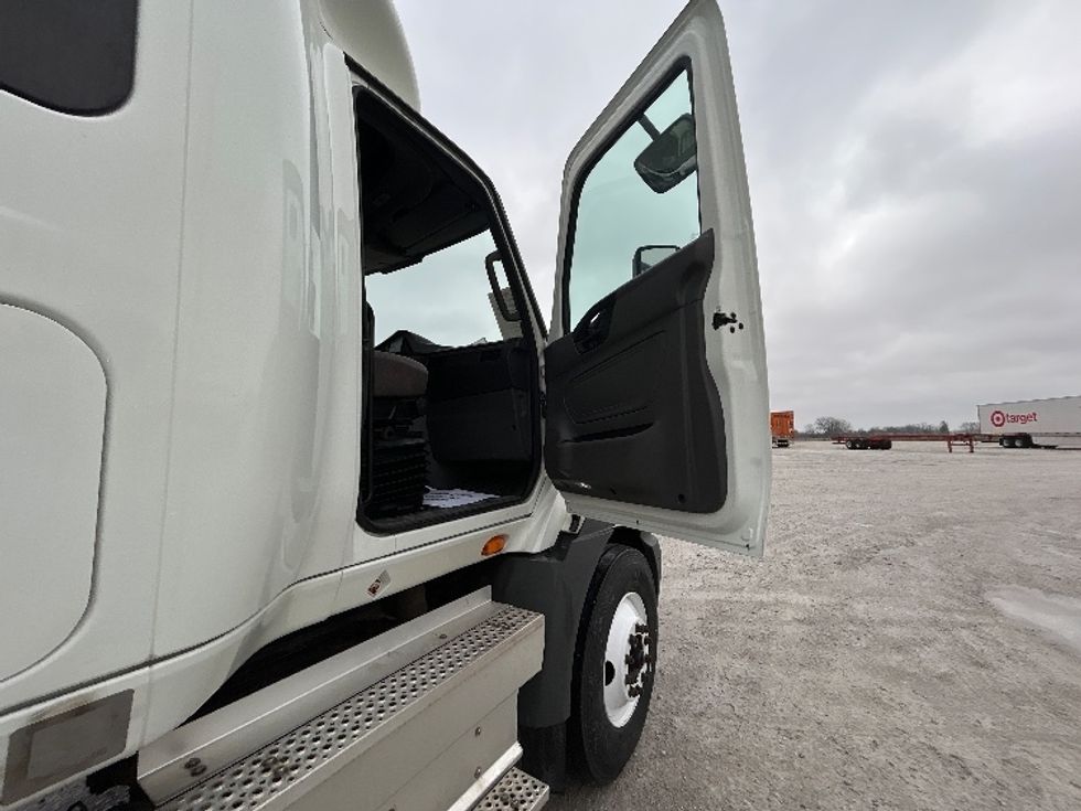 Sleeper Tractor-Heavy Duty Tractors-International-2020-RH613-Sturtevant-WI-293,363\n\t\tmiles-$ 46,750 - Image 13