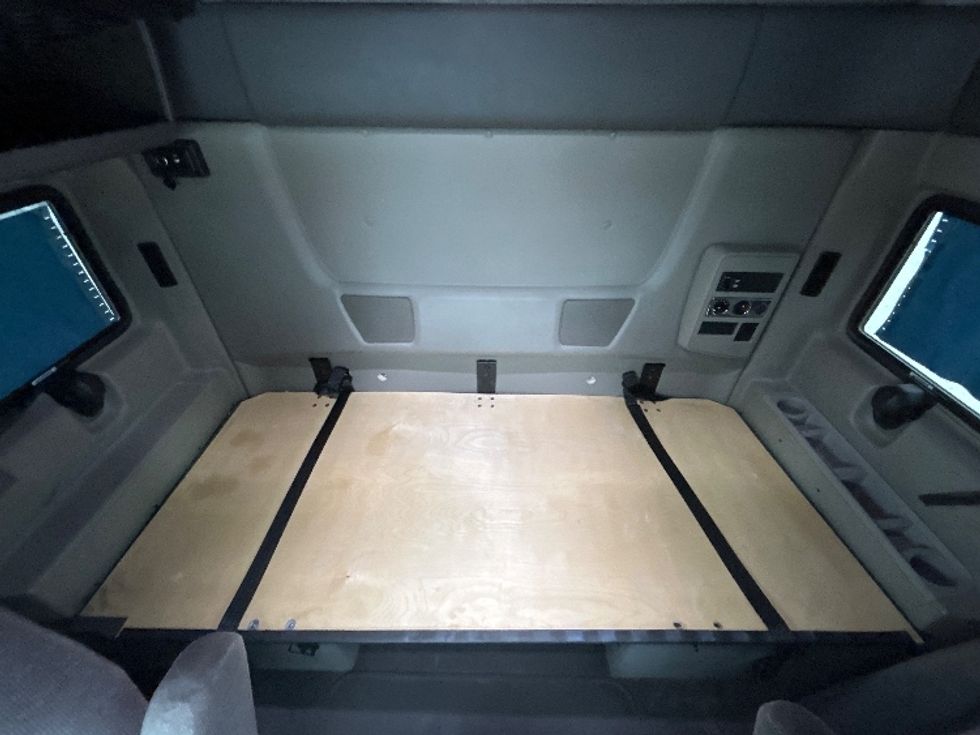 Sleeper Tractor-Heavy Duty Tractors-International-2020-RH613-Sturtevant-WI-293,363\n\t\tmiles-$ 46,750 - Image 16