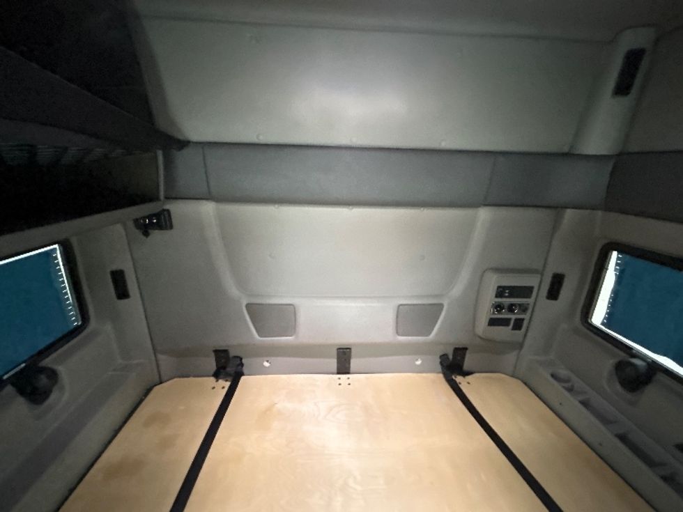 Sleeper Tractor-Heavy Duty Tractors-International-2020-RH613-Sturtevant-WI-293,363\n\t\tmiles-$ 46,750 - Image 17