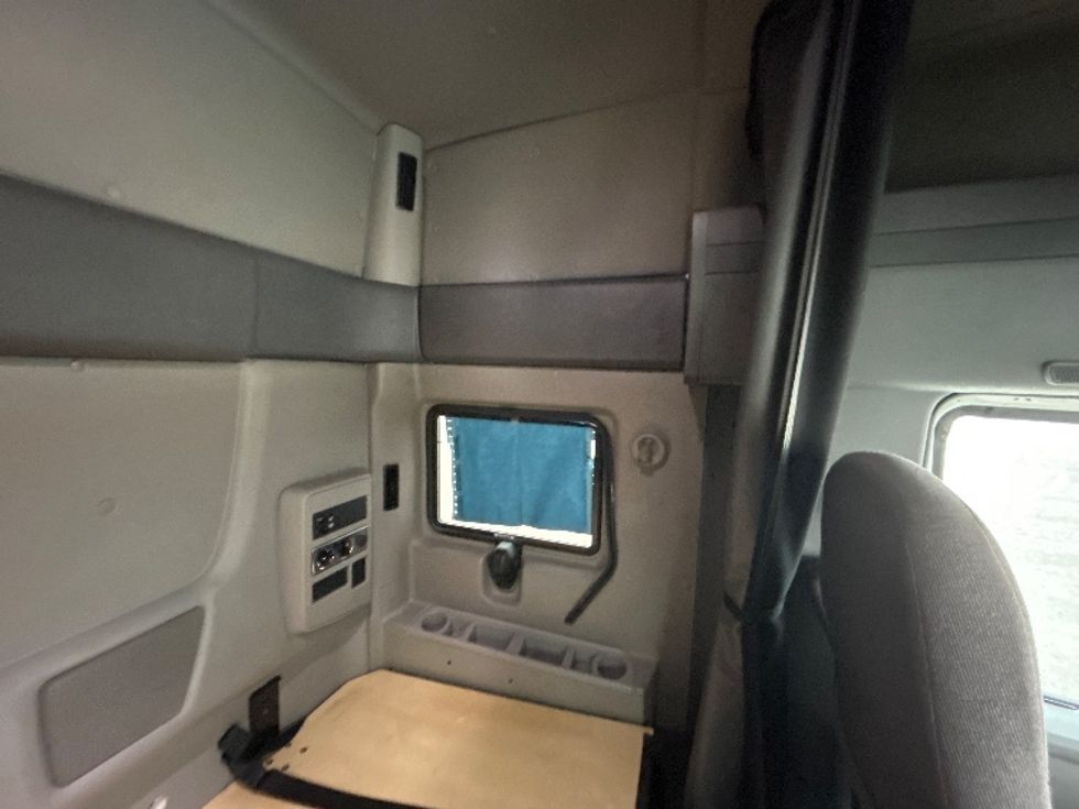 Sleeper Tractor-Heavy Duty Tractors-International-2020-RH613-Sturtevant-WI-293,363\n\t\tmiles-$ 46,750 - Image 18