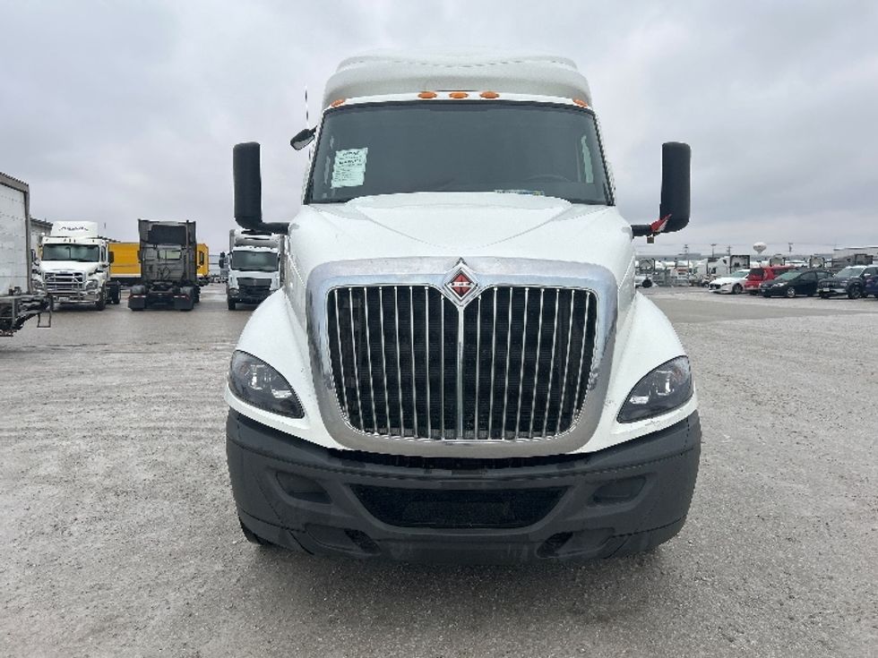 Sleeper Tractor-Heavy Duty Tractors-International-2020-RH613-Sturtevant-WI-293,363\n\t\tmiles-$ 46,750 - Image 2