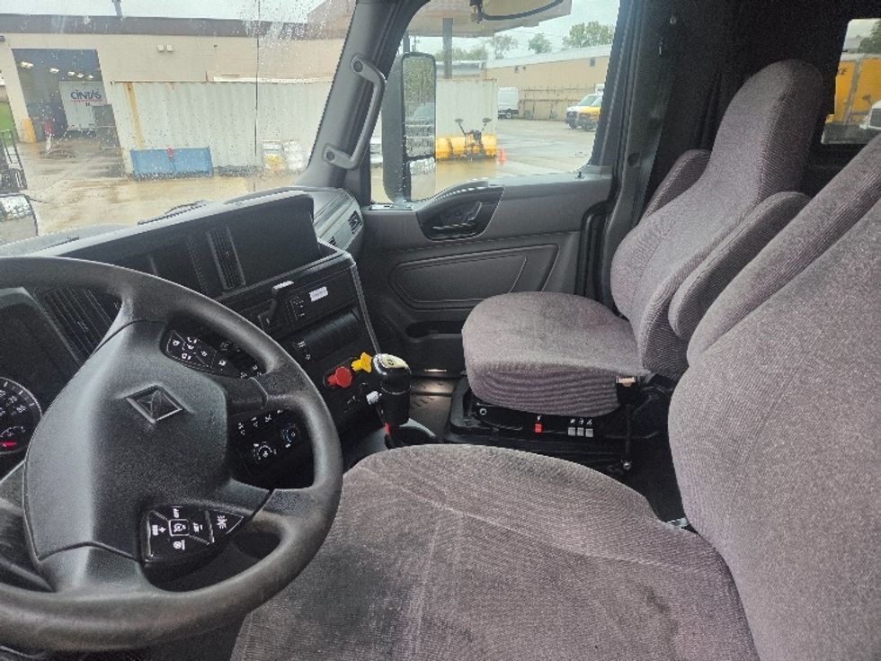 Sleeper Tractor-Heavy Duty Tractors-International-2020-RH613-Zanesville-OH-387,905\n\t\tmiles-$ 30,500 - Image 10