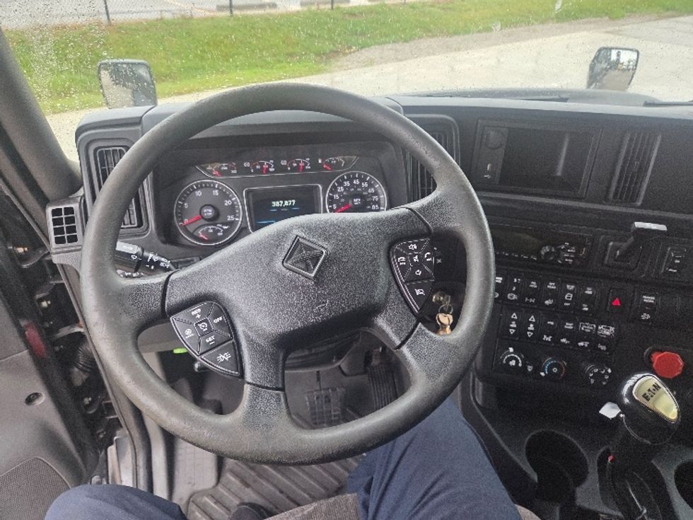 Sleeper Tractor-Heavy Duty Tractors-International-2020-RH613-Zanesville-OH-387,905\n\t\tmiles-$ 30,500 - Image 11