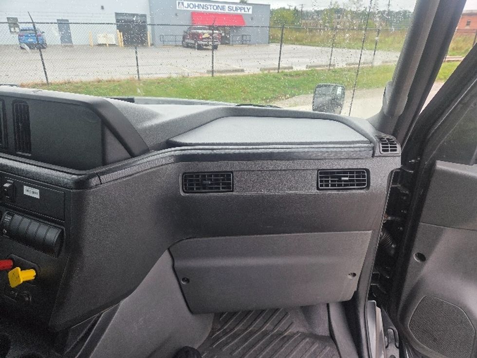 Sleeper Tractor-Heavy Duty Tractors-International-2020-RH613-Zanesville-OH-387,905\n\t\tmiles-$ 30,500 - Image 14