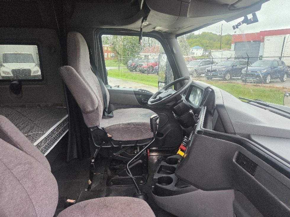 Sleeper Tractor-Heavy Duty Tractors-International-2020-RH613-Zanesville-OH-387,905\n\t\tmiles-$ 30,500 - Image 15