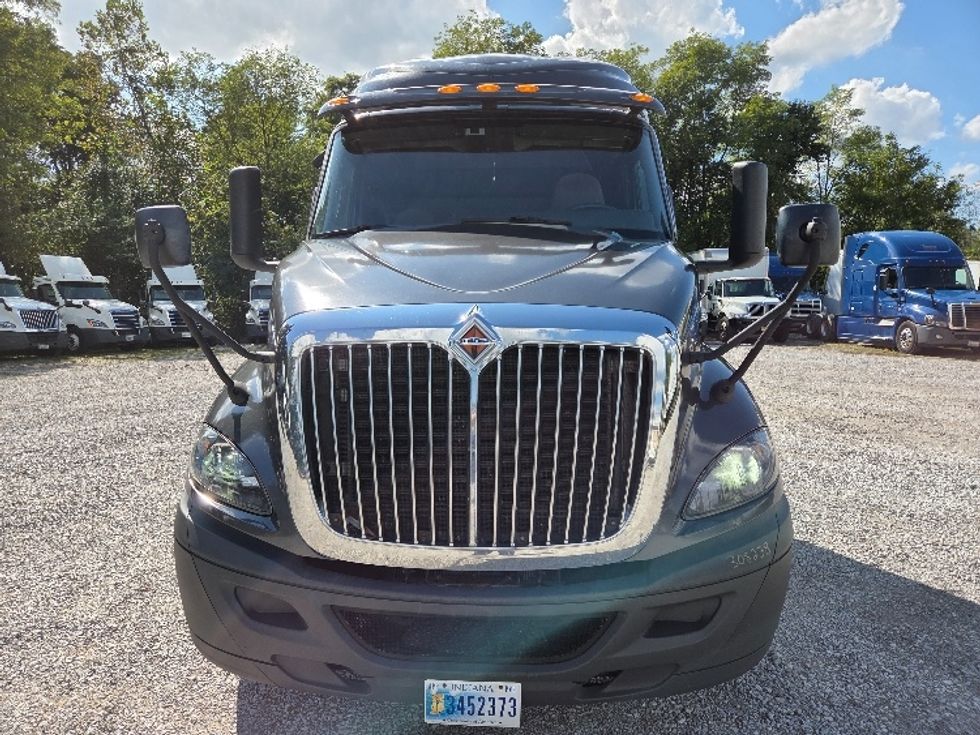 Sleeper Tractor-Heavy Duty Tractors-International-2020-RH613-Zanesville-OH-387,905\n\t\tmiles-$ 30,500 - Image 2