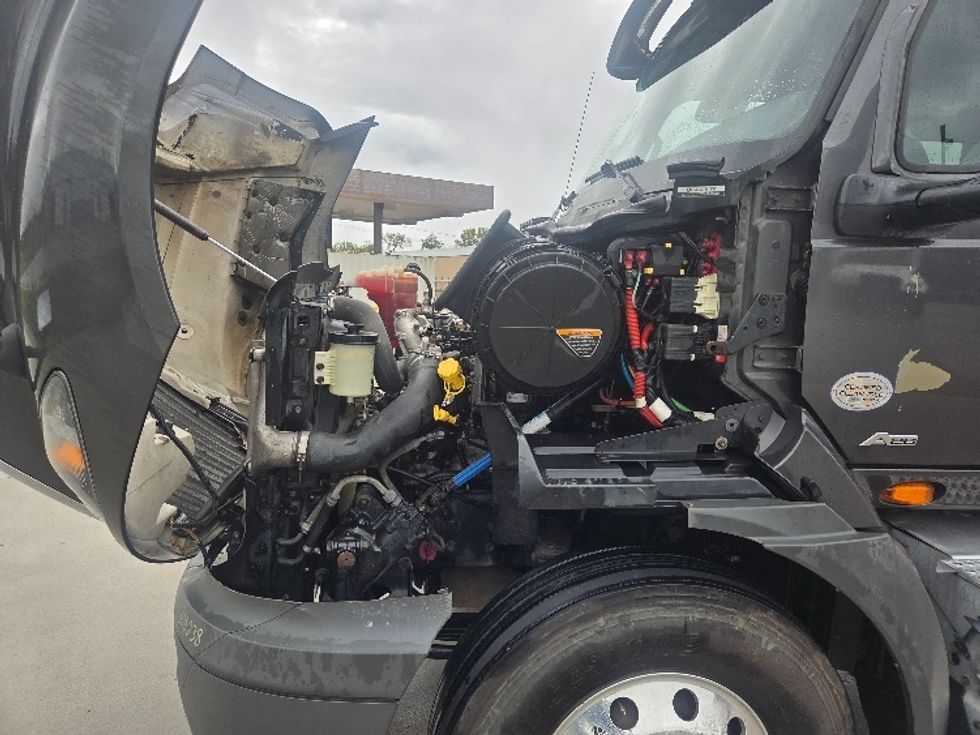 Sleeper Tractor-Heavy Duty Tractors-International-2020-RH613-Zanesville-OH-387,905\n\t\tmiles-$ 30,500 - Image 21