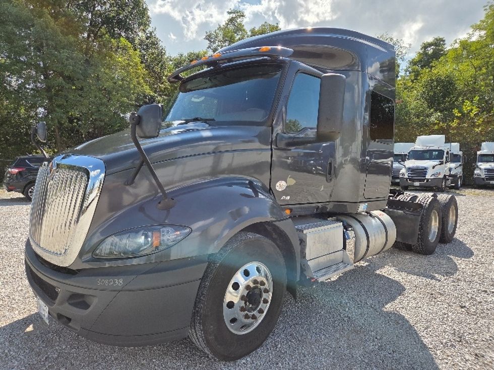 Sleeper Tractor-Heavy Duty Tractors-International-2020-RH613-Zanesville-OH-387,905\n\t\tmiles-$ 30,500 - Image 3