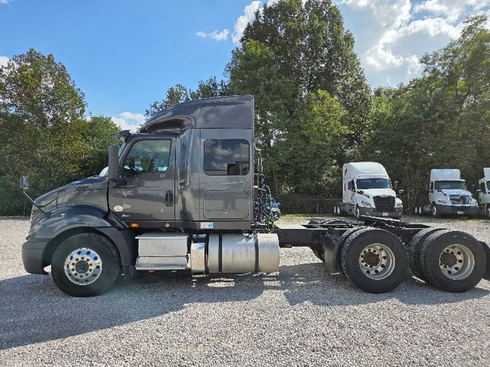 Sleeper Tractor-Heavy Duty Tractors-International-2020-RH613-Zanesville-OH-387,905\n\t\tmiles-$ 30,500 - Image 4