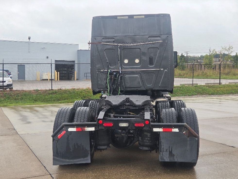 Sleeper Tractor-Heavy Duty Tractors-International-2020-RH613-Zanesville-OH-387,905\n\t\tmiles-$ 30,500 - Image 6