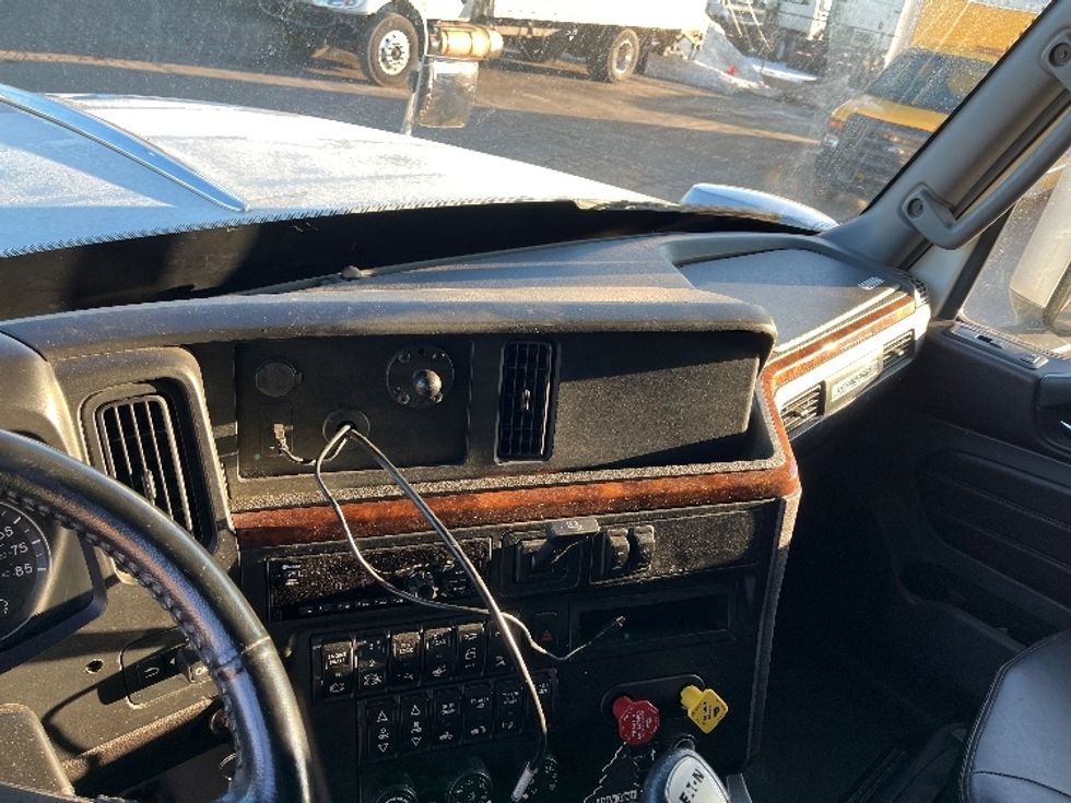 Sleeper Tractor-Heavy Duty Tractors-International-2021-LONESTAR-Warren-MI-185,805\n\t\tmiles-$ 92,000 - Image 11