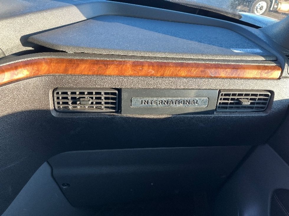 Sleeper Tractor-Heavy Duty Tractors-International-2021-LONESTAR-Warren-MI-185,805\n\t\tmiles-$ 92,000 - Image 14