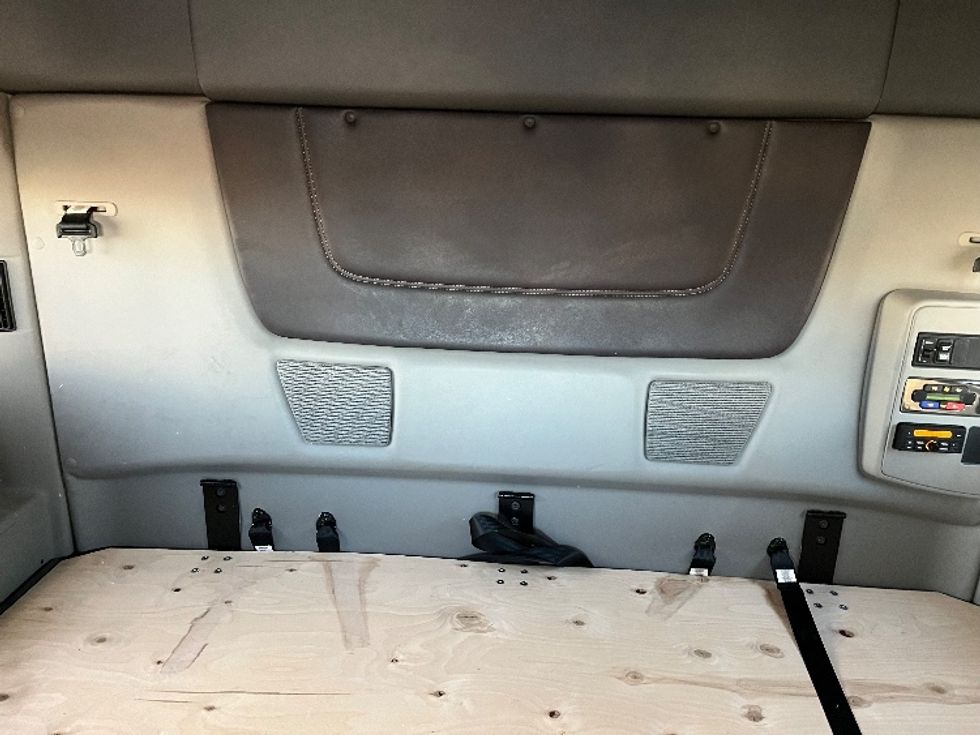 Sleeper Tractor-Heavy Duty Tractors-International-2021-LONESTAR-Warren-MI-185,805\n\t\tmiles-$ 92,000 - Image 16