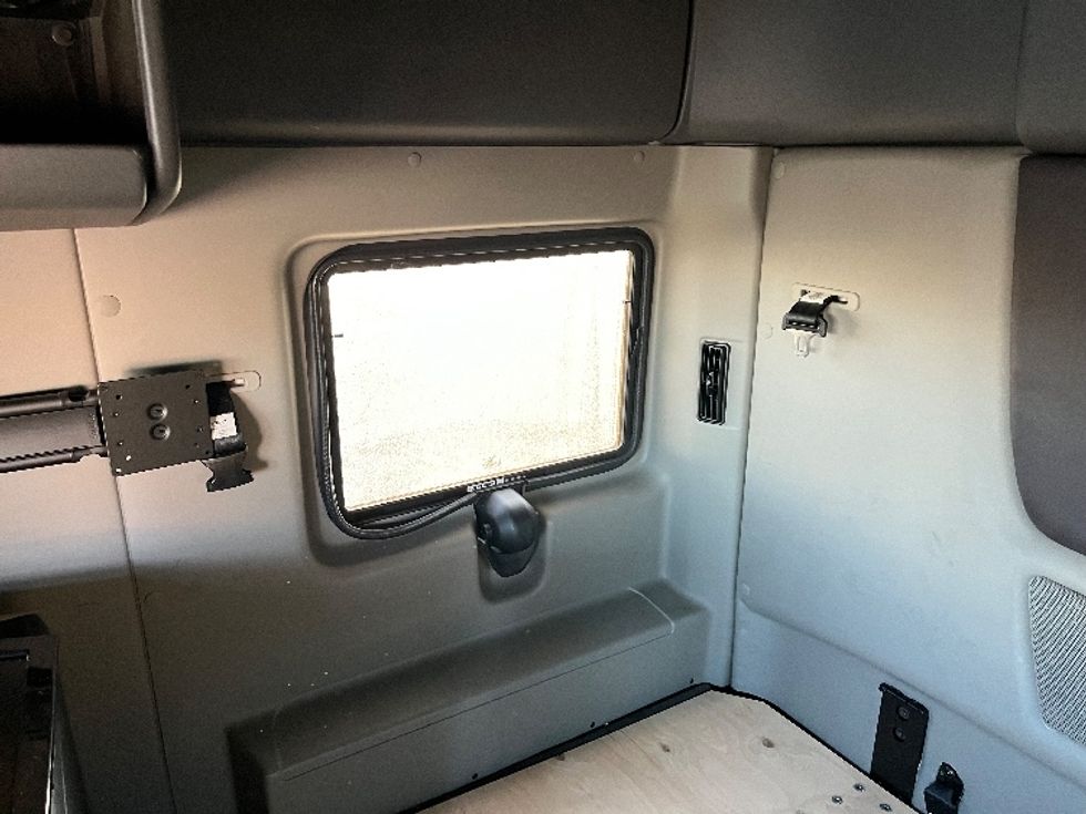 Sleeper Tractor-Heavy Duty Tractors-International-2021-LONESTAR-Warren-MI-185,805\n\t\tmiles-$ 92,000 - Image 19