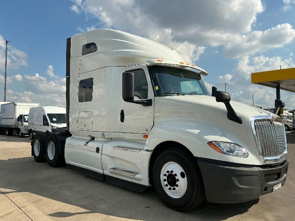 Sleeper Tractor-Heavy Duty Tractors-International-2021-LT625-Arlington-TX-177,140\n\t\tmiles-$ 75,250 - Image 1