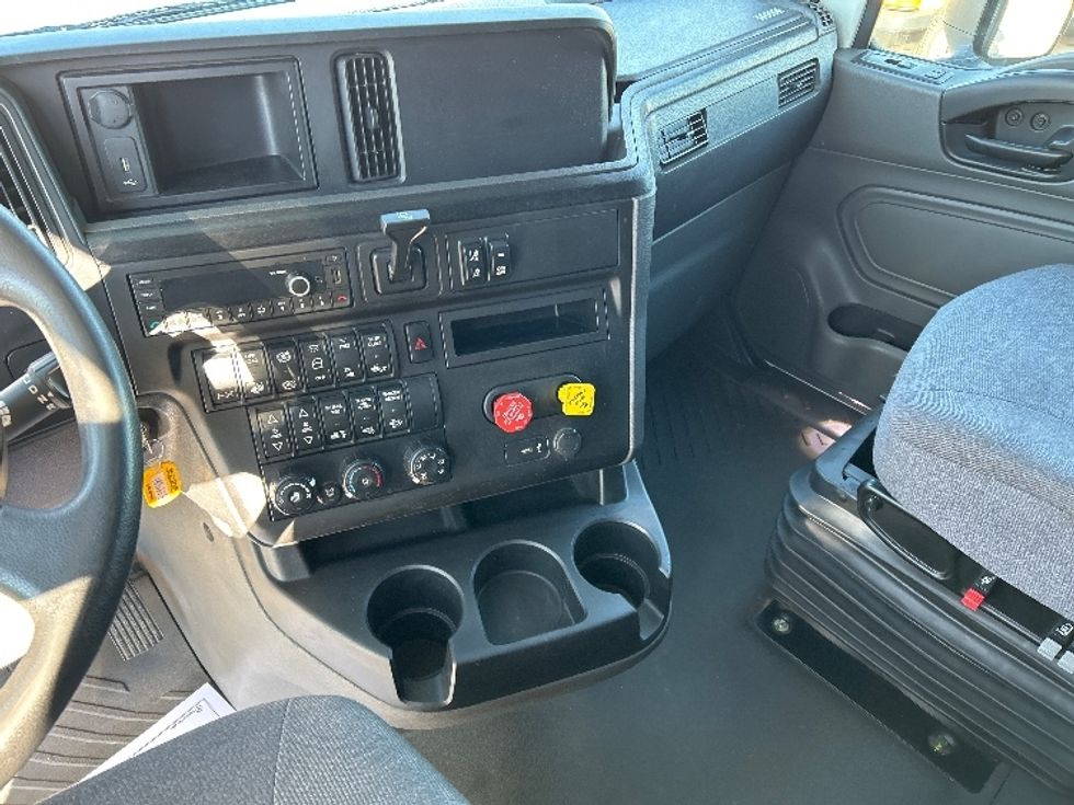 Sleeper Tractor-Heavy Duty Tractors-International-2021-LT625-Arlington-TX-177,140\n\t\tmiles-$ 75,250 - Image 12