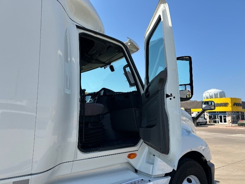 Sleeper Tractor-Heavy Duty Tractors-International-2021-LT625-Arlington-TX-447,910\n\t\tmiles-$ 56,750 - Image 13