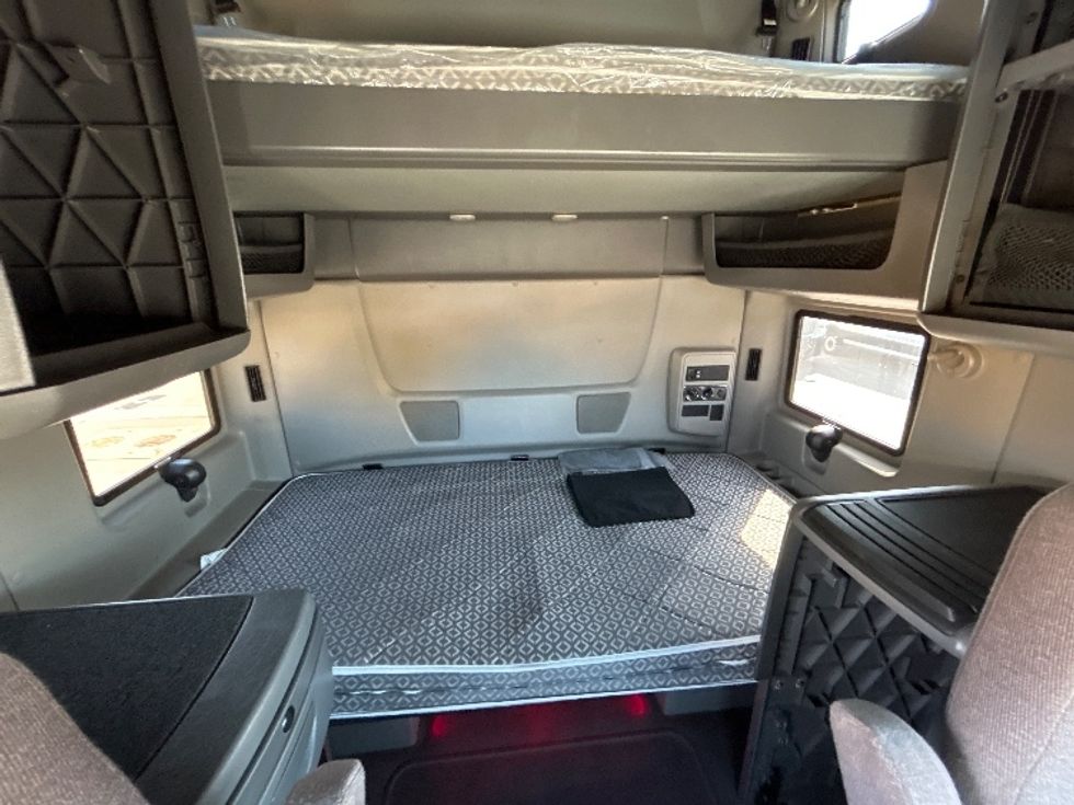 Sleeper Tractor-Heavy Duty Tractors-International-2021-LT625-Arlington-TX-447,910\n\t\tmiles-$ 56,750 - Image 16