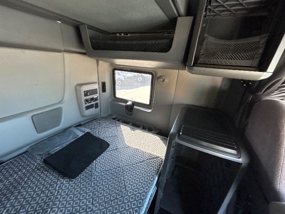 Sleeper Tractor-Heavy Duty Tractors-International-2021-LT625-Arlington-TX-447,910\n\t\tmiles-$ 56,750 - Image 18