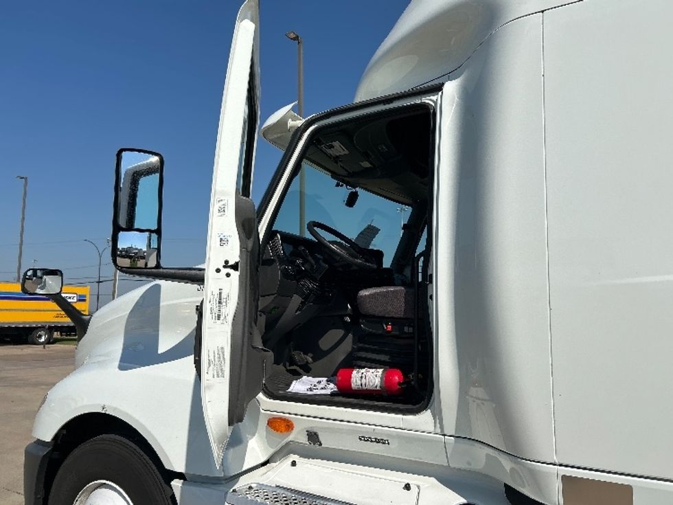 Sleeper Tractor-Heavy Duty Tractors-International-2021-LT625-Arlington-TX-447,910\n\t\tmiles-$ 56,750 - Image 9