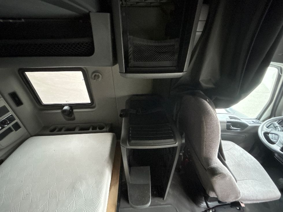 Sleeper Tractor-Heavy Duty Tractors-International-2021-LT625-Byron Center-MI-554,446\n\t\tmiles-$ 27,750 - Image 18