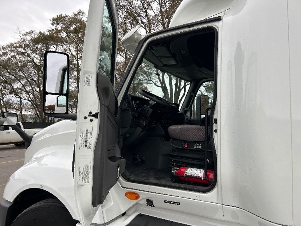 Sleeper Tractor-Heavy Duty Tractors-International-2021-LT625-Byron Center-MI-554,446\n\t\tmiles-$ 27,750 - Image 9