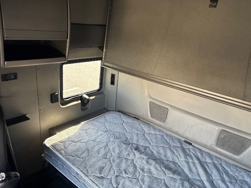 Sleeper Tractor-Heavy Duty Tractors-International-2021-LT625-Carlisle-PA-531,901\n\t\tmiles-$ 47,500 - Image 17