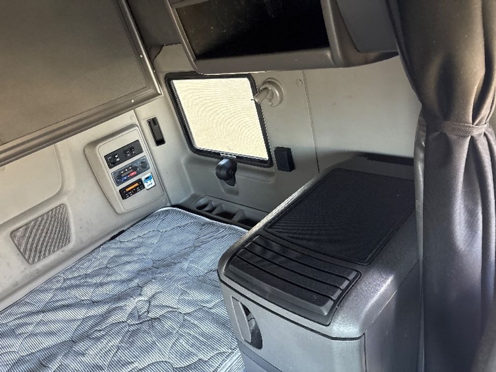 Sleeper Tractor-Heavy Duty Tractors-International-2021-LT625-Carlisle-PA-531,901\n\t\tmiles-$ 47,500 - Image 19