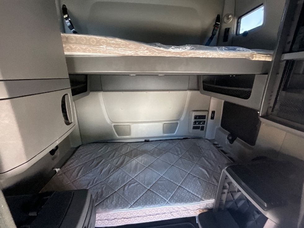 Sleeper Tractor-Heavy Duty Tractors-International-2021-LT625-Concord-NC-408,864\n\t\tmiles-$ 50,500 - Image 17