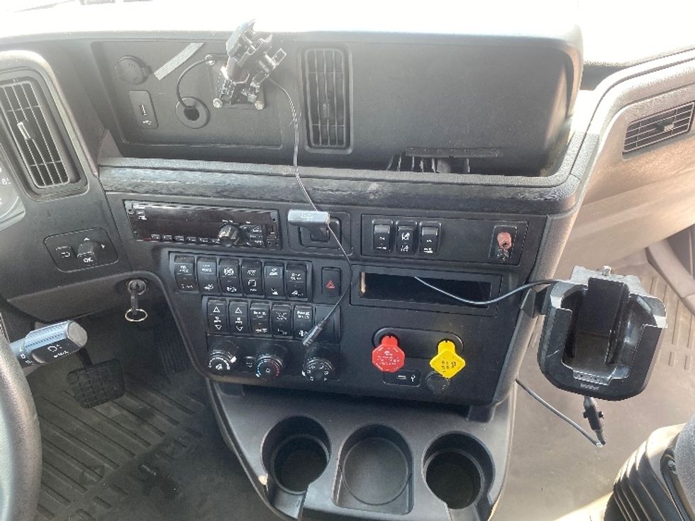 Sleeper Tractor-Heavy Duty Tractors-International-2021-LT625-Conklin-NY-374,016\n\t\tmiles-$ 64,250 - Image 12