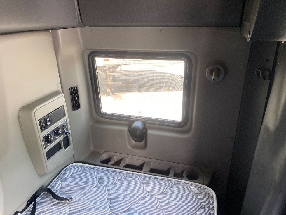 Sleeper Tractor-Heavy Duty Tractors-International-2021-LT625-Conklin-NY-374,016\n\t\tmiles-$ 64,250 - Image 18