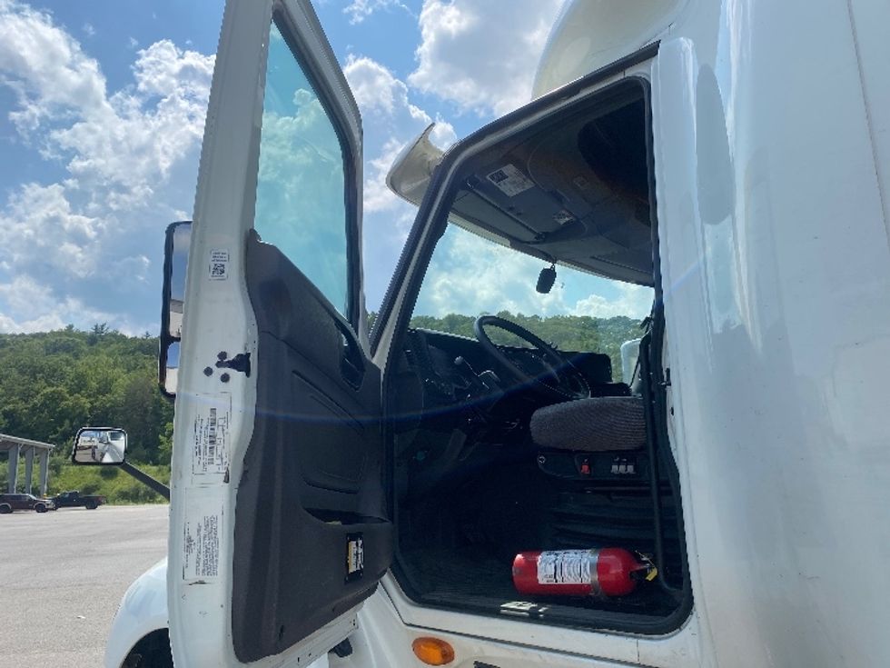Sleeper Tractor-Heavy Duty Tractors-International-2021-LT625-Conklin-NY-374,016\n\t\tmiles-$ 64,250 - Image 9
