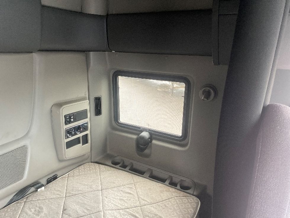 Sleeper Tractor-Heavy Duty Tractors-International-2021-LT625-Conklin-NY-433,997\n\t\tmiles-$ 59,750 - Image 18