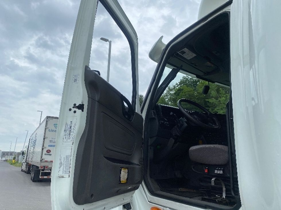 Sleeper Tractor-Heavy Duty Tractors-International-2021-LT625-Conklin-NY-514,937\n\t\tmiles-$ 52,750 - Image 9