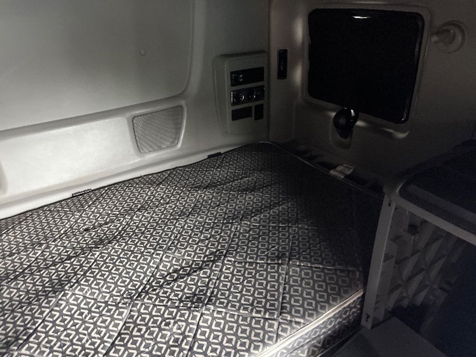 Sleeper Tractor-Heavy Duty Tractors-International-2021-LT625-Cranbury-NJ-495,911\n\t\tmiles-$ 50,000 - Image 17