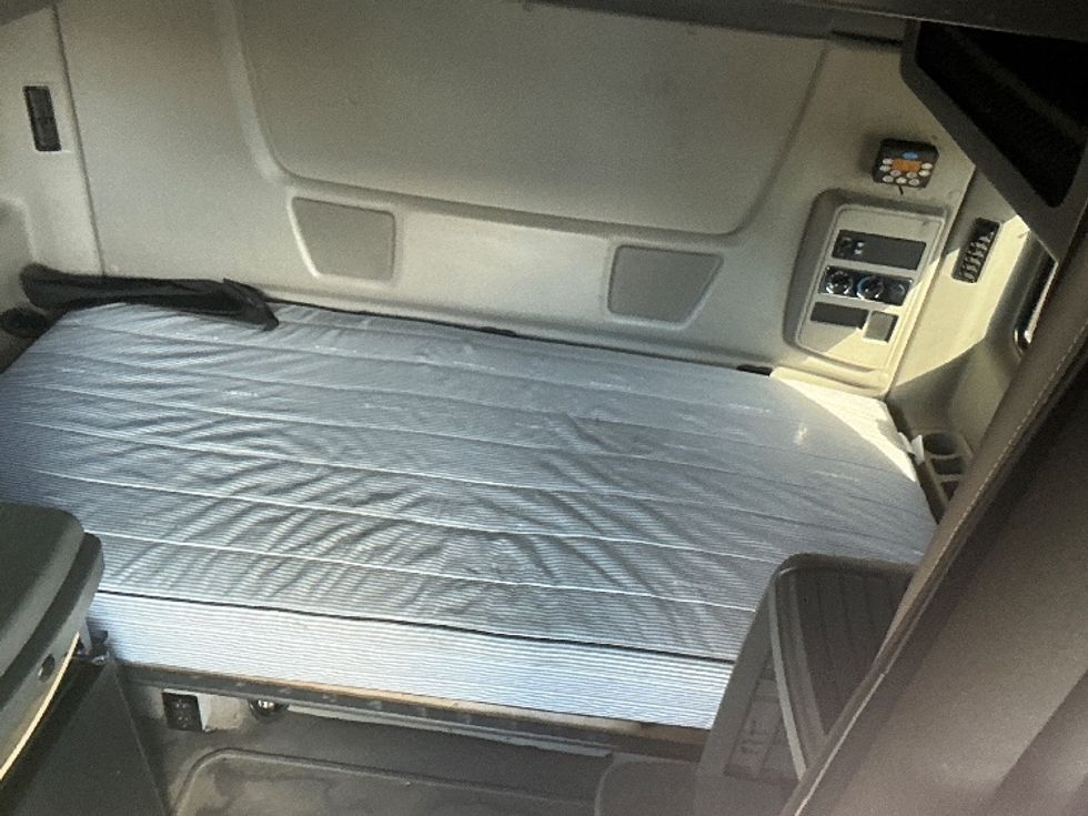 Sleeper Tractor-Heavy Duty Tractors-International-2021-LT625-East Chicago-IN-396,862\n\t\tmiles-$ 58,500 - Image 17