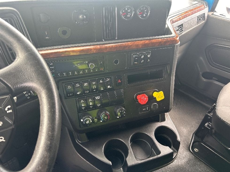 Sleeper Tractor-Heavy Duty Tractors-International-2021-LT625-El Paso-TX-588,212\n\t\tmiles-$ 38,000 - Image 10