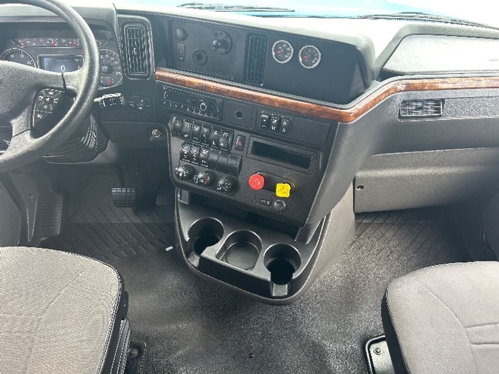 Sleeper Tractor-Heavy Duty Tractors-International-2021-LT625-El Paso-TX-588,212\n\t\tmiles-$ 38,000 - Image 12