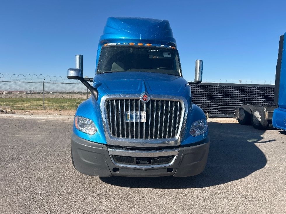 Sleeper Tractor-Heavy Duty Tractors-International-2021-LT625-El Paso-TX-608,749\n\t\tmiles-$ 41,250 - Image 2