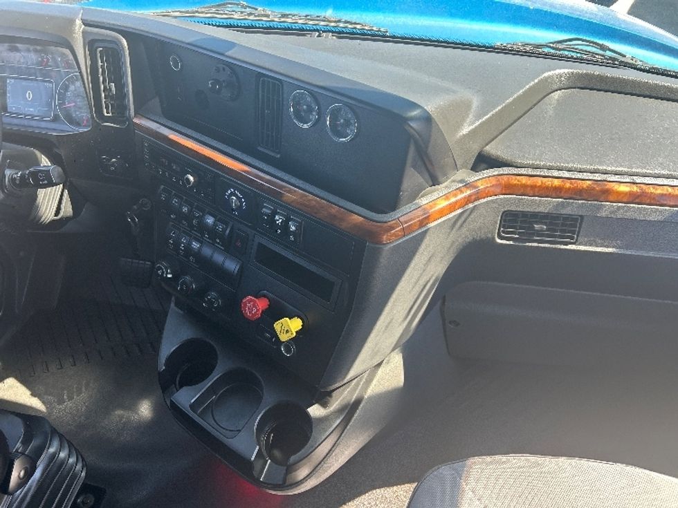 Sleeper Tractor-Heavy Duty Tractors-International-2021-LT625-El Paso-TX-621,007\n\t\tmiles-$ 28,250 - Image 15