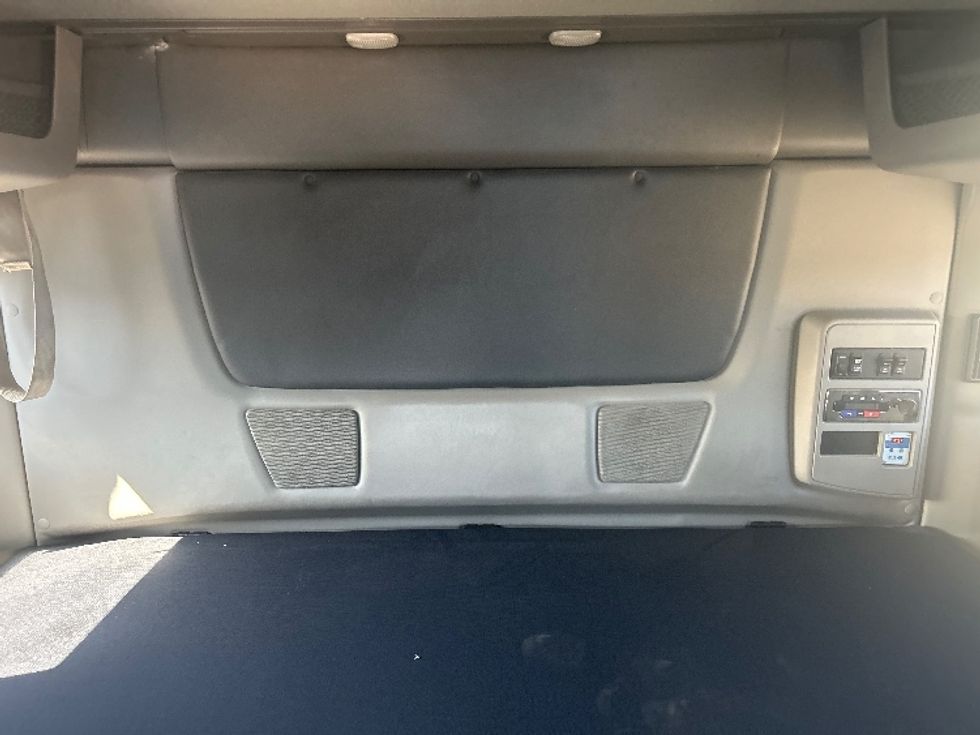 Sleeper Tractor-Heavy Duty Tractors-International-2021-LT625-El Paso-TX-621,007\n\t\tmiles-$ 28,250 - Image 16