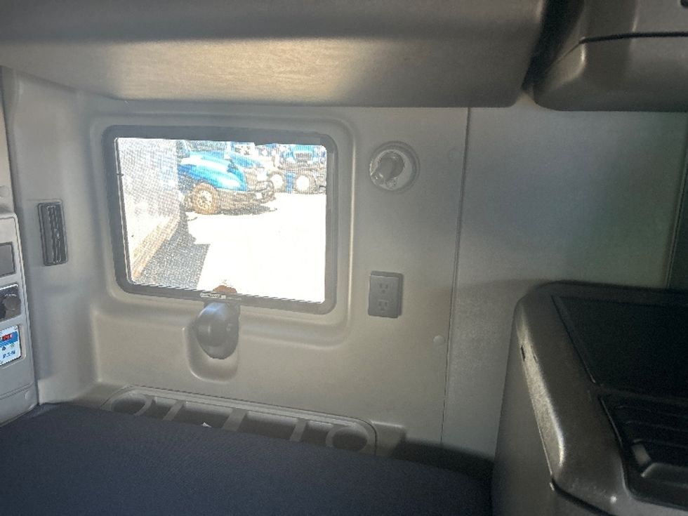 Sleeper Tractor-Heavy Duty Tractors-International-2021-LT625-El Paso-TX-621,007\n\t\tmiles-$ 28,250 - Image 18