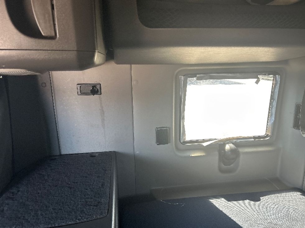 Sleeper Tractor-Heavy Duty Tractors-International-2021-LT625-El Paso-TX-621,007\n\t\tmiles-$ 28,250 - Image 19