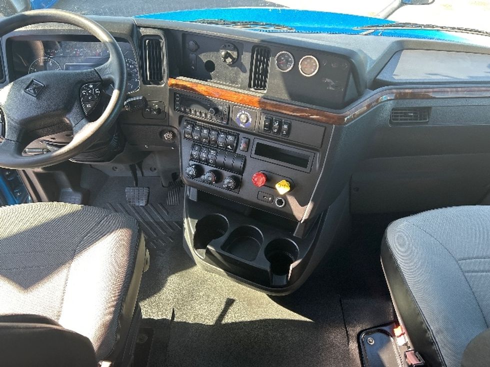 Sleeper Tractor-Heavy Duty Tractors-International-2021-LT625-El Paso-TX-637,359\n\t\tmiles-$ 27,750 - Image 12