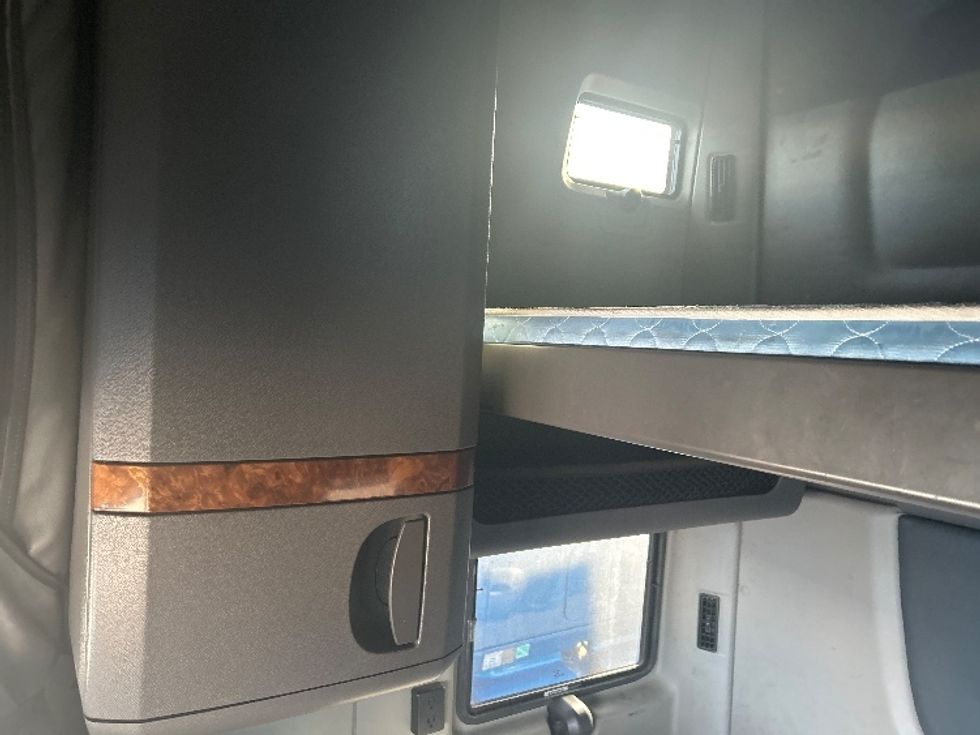 Sleeper Tractor-Heavy Duty Tractors-International-2021-LT625-El Paso-TX-643,505\n\t\tmiles-$ 32,500 - Image 19