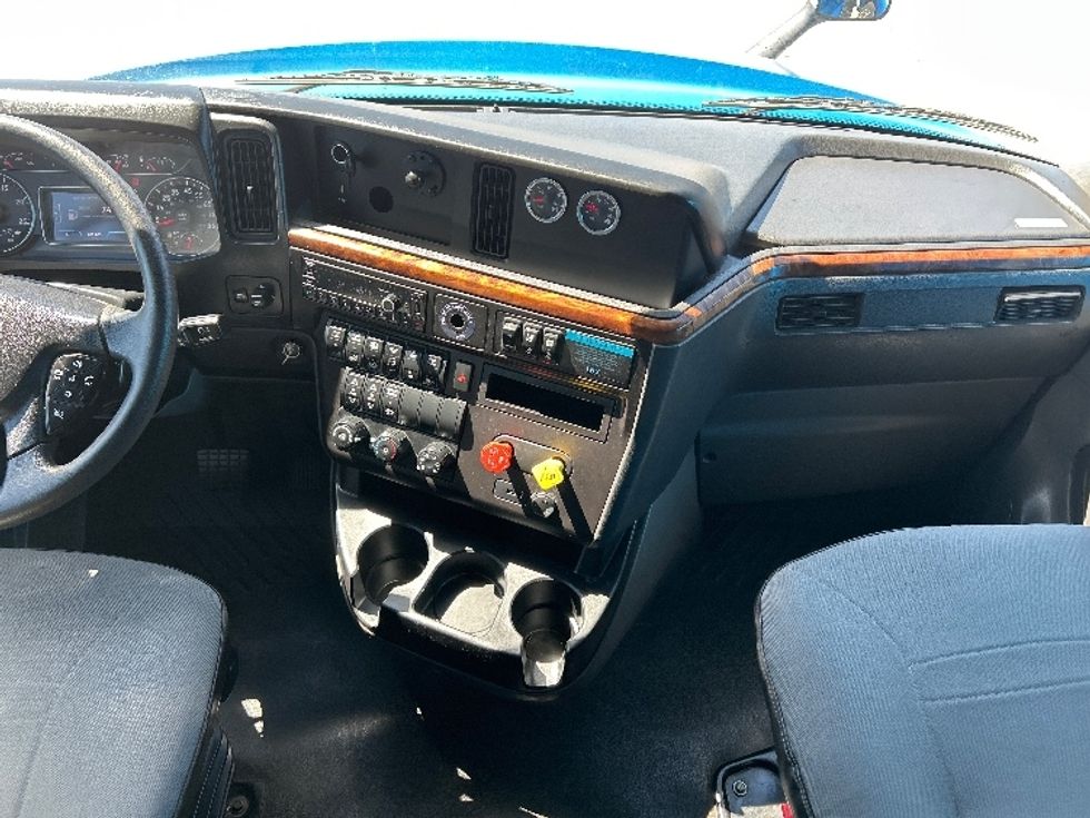 Sleeper Tractor-Heavy Duty Tractors-International-2021-LT625-El Paso-TX-653,490\n\t\tmiles-$ 27,750 - Image 12