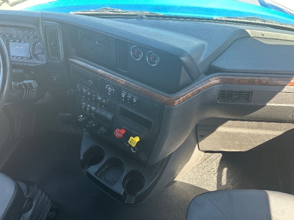 Sleeper Tractor-Heavy Duty Tractors-International-2021-LT625-El Paso-TX-662,378\n\t\tmiles-$ 34,250 - Image 16